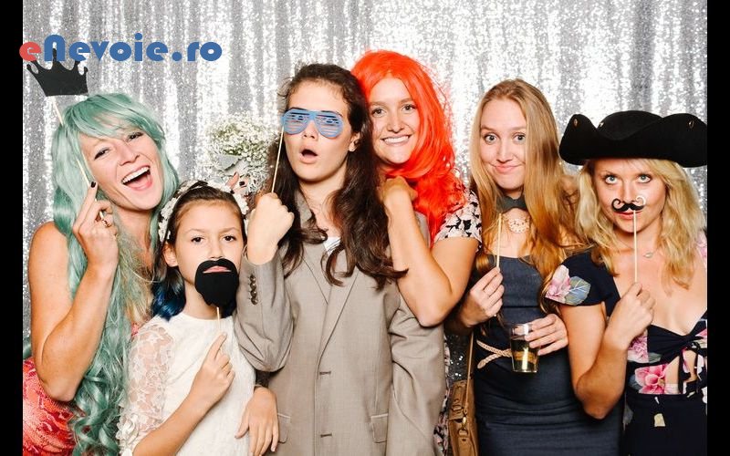 1petreceri-tematice-photobooth-marturii-invitatii-de-nunta-si-botez-video-foto-organizari-nunti-si-botezuri-organizari-evenimente-organizari-even.png