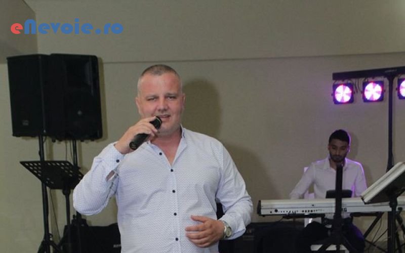 5divertisment-evenimente-formatie-muzicala-sonorizare-si-lumini-organizari-evenimente-organizari-evenimente--formatia-cris.png