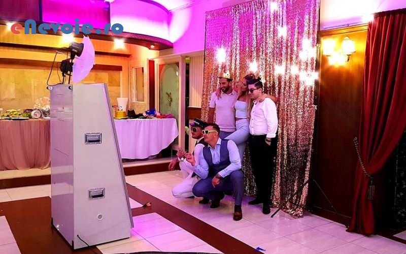 2photobooth-organizari-evenimente--georgiana-luc.png