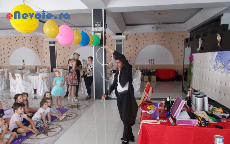 5magicieni-animatie-pentru-copii-divertisment-evenimente-petreceri-tematice-porumbei-nunta-organizari-nunti-si-botezuri-organizari--iulian-parasc.png