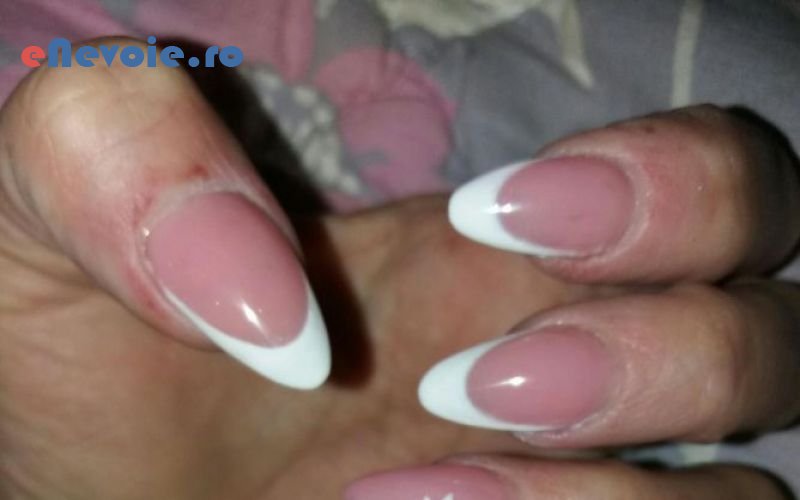 2manichiura-si-pedichiura-cosmetica-relaxare--lili-muresan-.png
