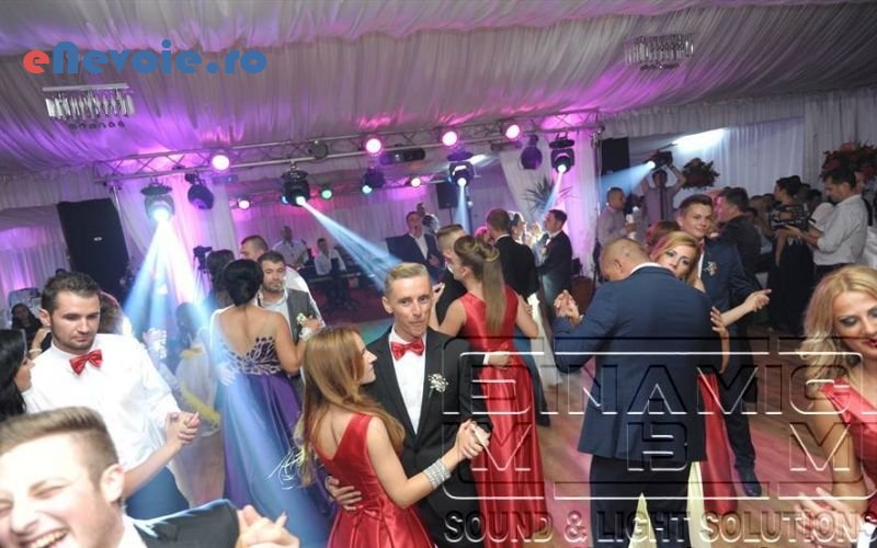 5dj-formatie-muzicala-fum-greu-gheata-carbonica-sonorizare-si-lumini-video-foto-organizari-nunti-si-botezuri-organizari-evenimente--pfa-boitor-ma.png