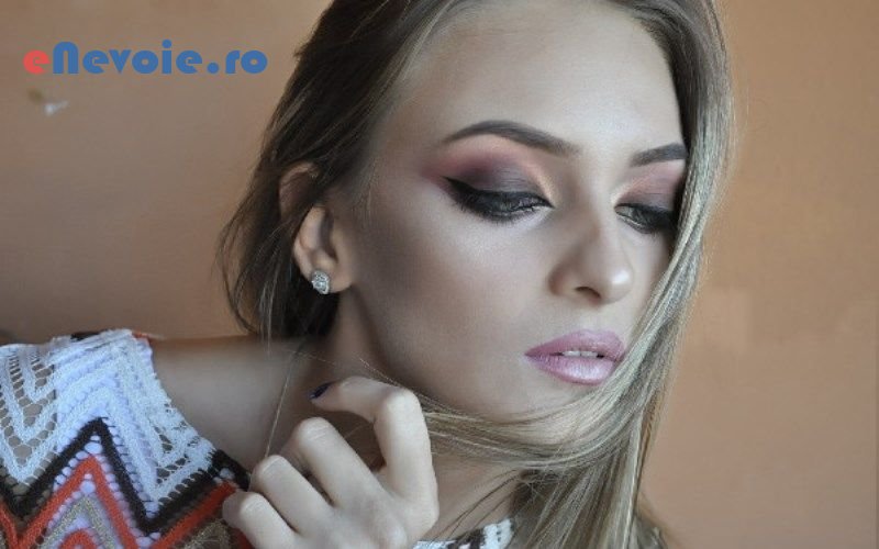 2gene-false-make-up-cosmetica-relaxare--roxana-petresw.png
