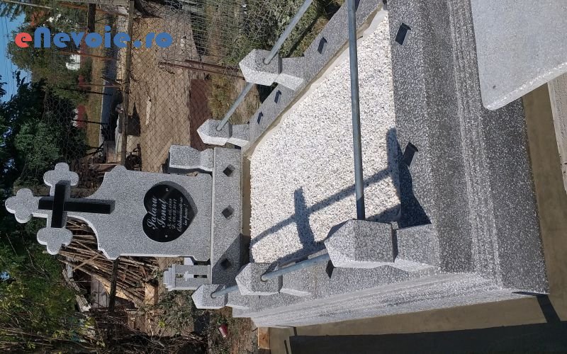 5fotografii-ceramice-morminte-si-monumente-funerare-servicii-funerare--sc-cruci-fune.png