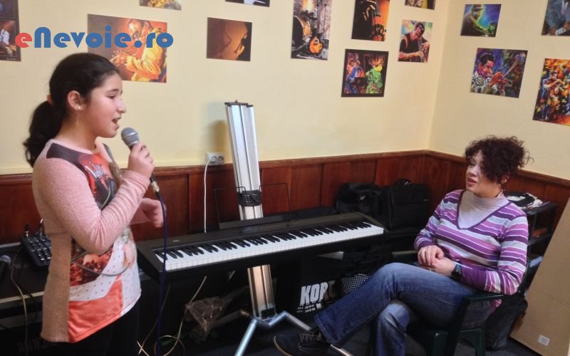 4cursuri-canto-pian-chitara-tobe-educatie-formare-profesionala--sc-dan-music-sr.png